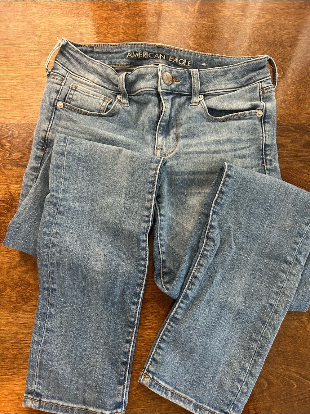 American Eagle Outfitters Women’s Light-Medium Blue Skinny Jeans